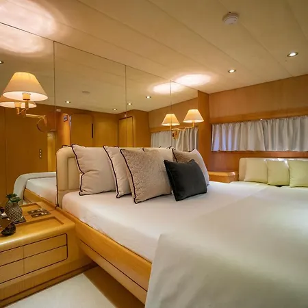 Ace Six Premier Botel